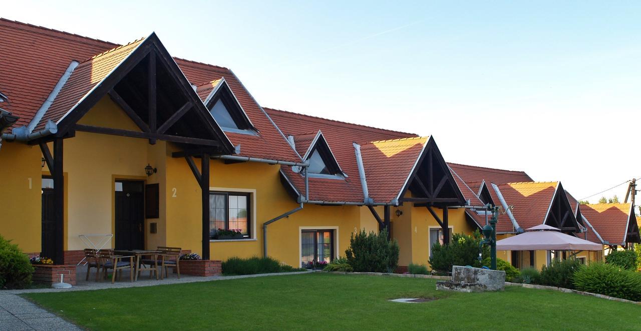Bed and Breakfast Huber Panzio à Fertőrákos Extérieur photo